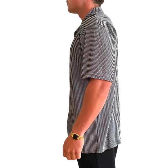 Soft and lightweight Button Down - Picture 6 of 7
